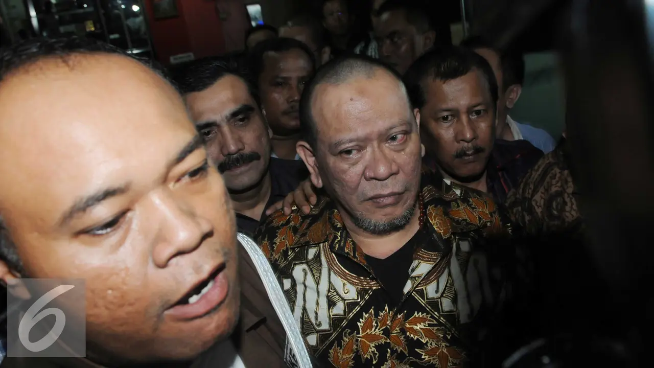 20160531- La Nyalla Tolak Berkas Penahan-Jakarta- Helmi Afandi
