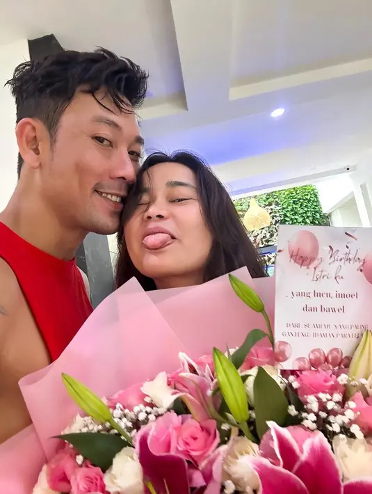 Hal itu diungkapkan oleh pria kelahiran Makassar 41 tahun silam itu saat berbicang di kanal Youtube KinosGina. [Instagram/sumargodenny]
