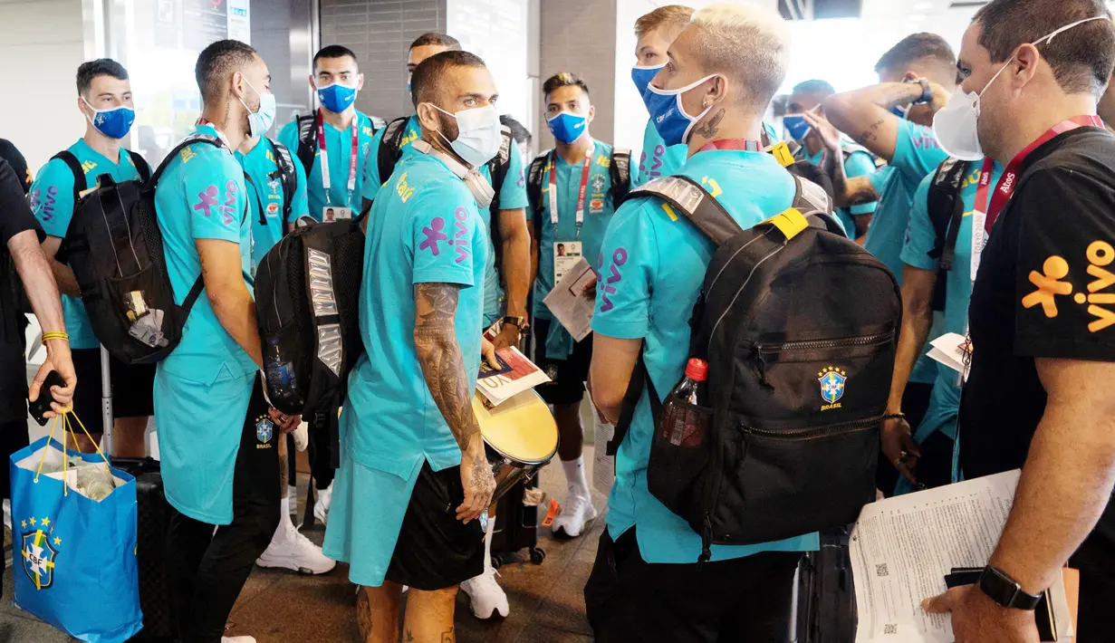 Timnas Sepak bola putra Brasil membawa 22 pemain, termasuk bek senior Dani Alves. (Foto:AFP/Charly Triballeau)