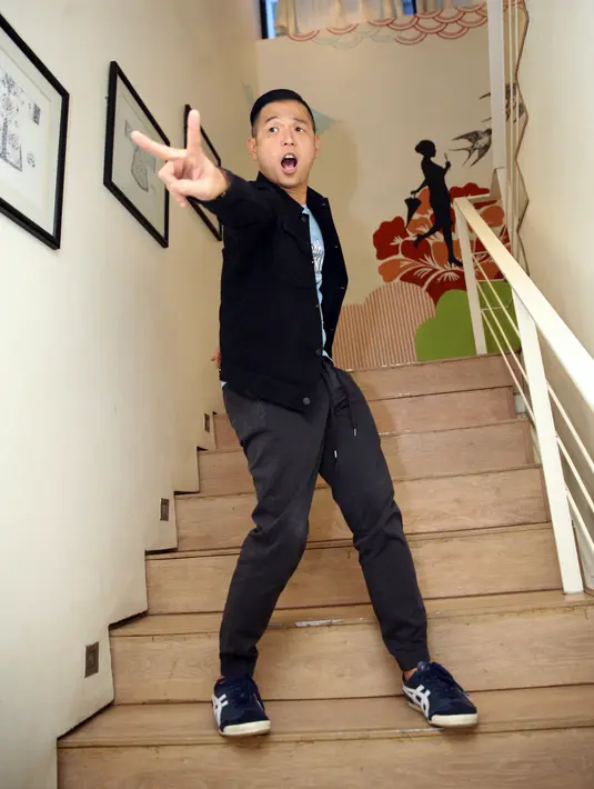 "Ini sebenernya nazar kalau Susah Sinyal bisa lewatin (pencapaian jumlah penonton) Cek Toko Sebelah, tapi karena udah lewatin dua juta penonton, nggak apa-apa deh tetap dilaksanain. Gua akan bikin kelas workshop menulis di lima kota Indonesia," paparnya.