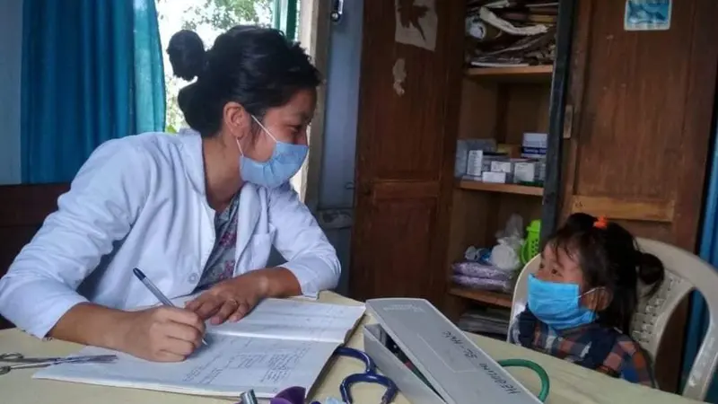 Mandiri Banget, Bocah Berusia 3 Tahun Ini Berobat Sendirian ke Dokter Tanpa Orangtua