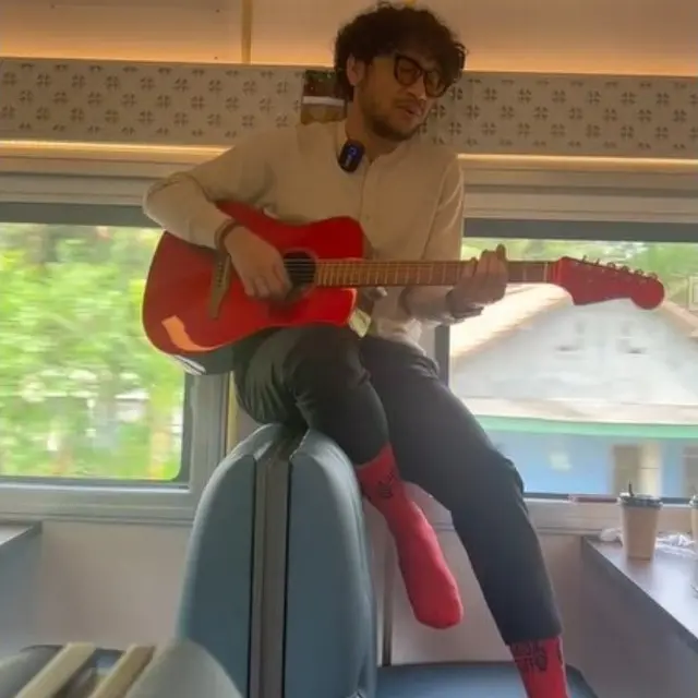 Penumpang Ungkap Menang Kontes Nonton Kunto Aji Ngamen di Kereta dan Bisa Ngobrol Bareng.  foto: TikTok @fazazikrissilmi