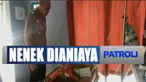 Sehari-hari korban bekerja sebagai penjaga warung. Karena tak kunjung datang, pemilik warung berinisiatif mendatangi rumah korban melalui pintu belakang.