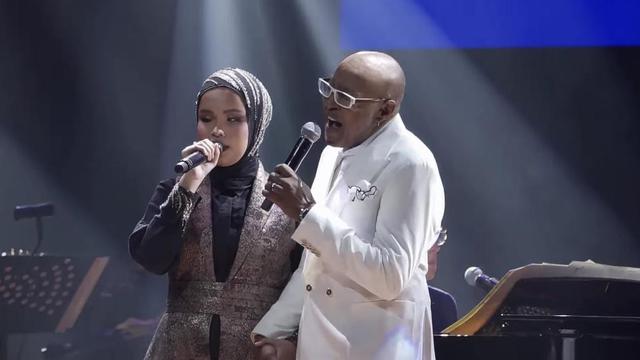 Putri Ariani menyanyikan lagu 'Beauty and The Beast' duet dengan Peabo Bryson di konser David Foster (Tangkapan Layar/Youtube/Putri Ariani)