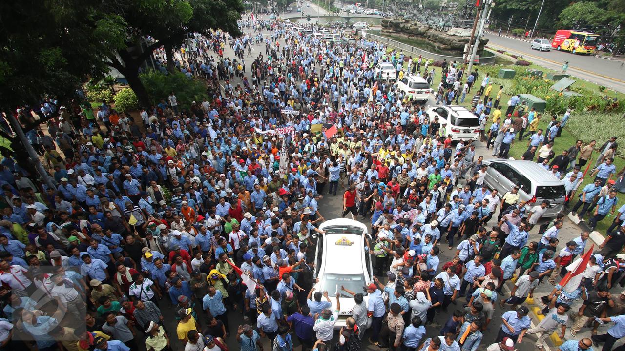 20160314-Protes Angkutan Berbasis Aplikasi, Ribuan Sopir Jalan Kaki ke Istana-Jakarta