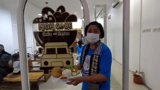 Siti Ariyanti pemilik High Cube Café