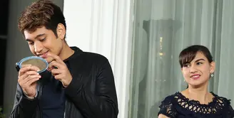 Hubungan kedekatan pesinetron Irish Bella dan Giorgino Abraham menjadi tanda tanya bagi para penggemarnya. Di media sosial, pemeran sinetron Rahmat Cinta itu sering menunjukkan kedekatannya. Lantas seperti apa hubungan keduanya?(Bambang E Ros/Bintang.com)