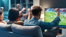 Ilustrasi nonton bola bareng/Shutterstock-Stock-Asso.