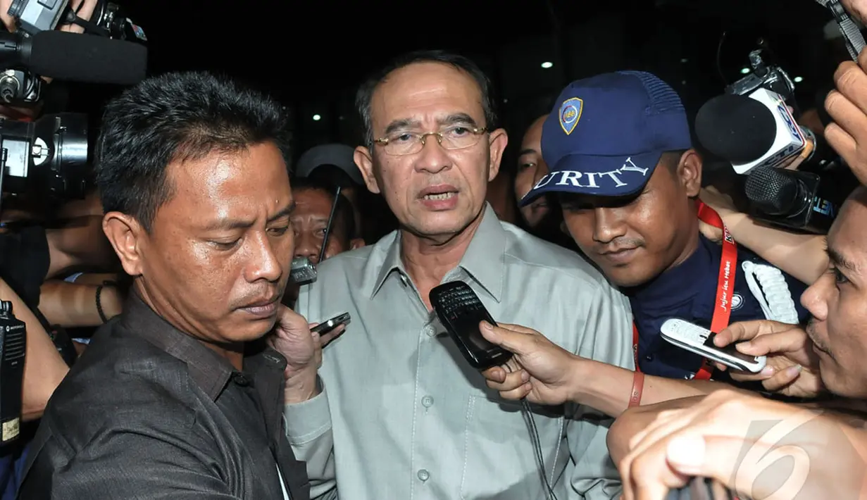 Suryadharma Ali  mengaku dipanggil sebagai saksi terkait penyelidikan pengelolaan dana haji Kemenag tahun 2012-2013, Jakarta, Selasa (6/5/2014) (Liputan6.com/Johan Tallo)
