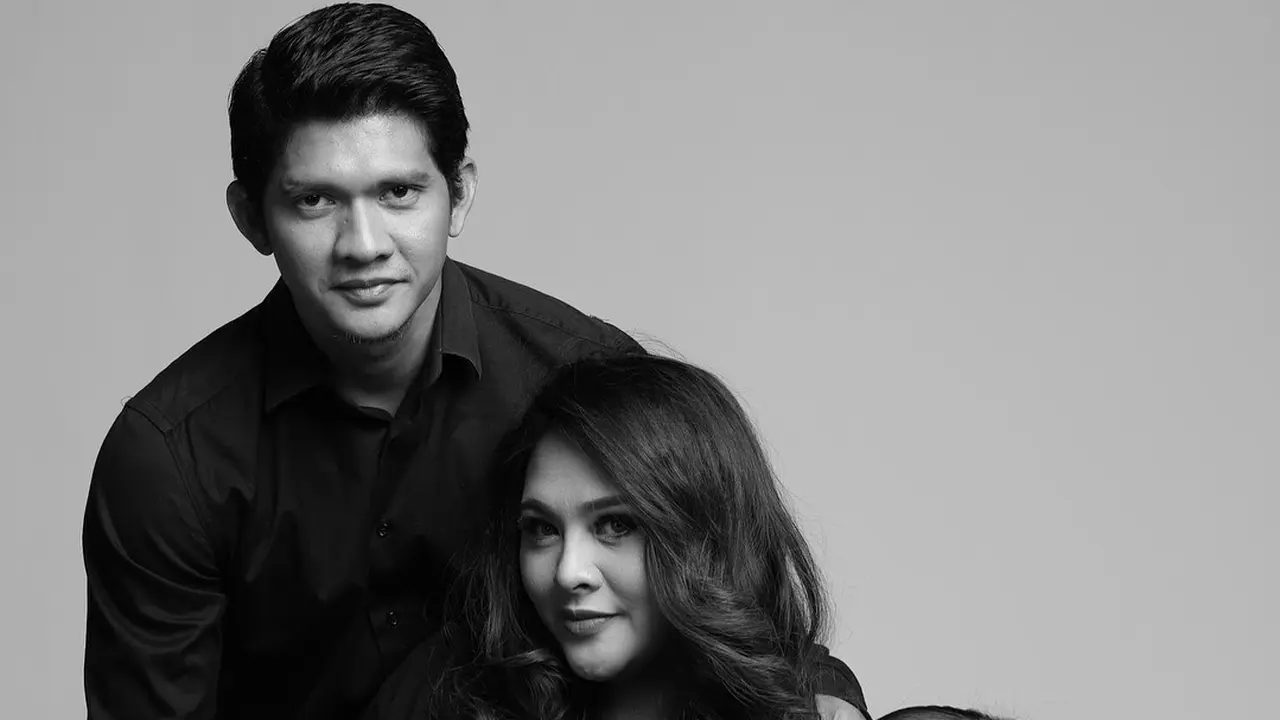 [Bintang] Sederhana Tapi Romantis, Ini 8 Foto Maternity Audy Item
