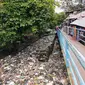 Lautan sampah bertebaran di pemukiman warga di atas Sungai Tawar Palembang (Liputan6.com / Nefri Inge)