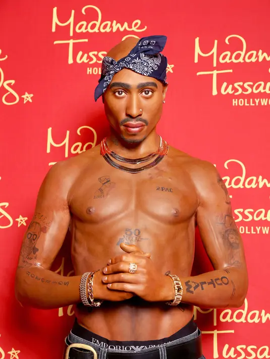 Jada Pinkett Smith dan Tupac Shakur bertemu di sekolah tinggi pada tahun 1980 dan menjadi tak terpisahkan, mempertahankan persahabatan mereka hingga akhir hayat dari pelantun ‘Thug Life’ tersebut. (AFP/Bintang.com)