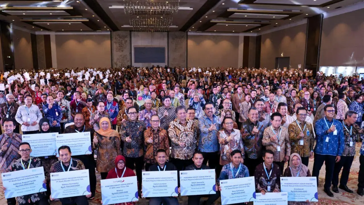 Akad Massal KUR 800 Ribu Debitur Digelar, Menteri Maman: Lapangan Kerja Akan Tumbuh Lebih Luas 