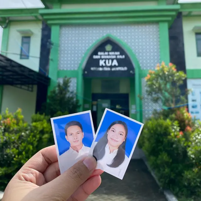 Menikah di 2021, Ini 8 Potret Pas Foto Selebriti Tanah Air di Buku Pernikahan