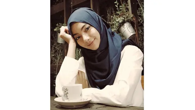 6 Potret Aktris FTV Glenca Chysara Tampil Berhijab, Bikin Pangling