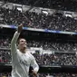 Ekspresi striker Real Madrid, Cristiano Ronaldo, setelah mencetak gol ke gawang Valencia dalam laga La Liga Spanyol di Stadion Santiago Bernabeu, Madrid, (8/5/2016). (AFP/Javier Soriano)