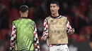 Ekspresi Cristiano Ronaldo saat pemanasan bersama rekan satu tim sebelum pertandingan Liga Eropa MU melawan Omonoia Nicosia di Old Trafford. (AFP/Oli Scarff)