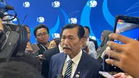 Menteri Koordinasi Bidang Maritim dan Investasi Luhut Binsar Panjaitan (kedua dari kanan) dalam konferensi pers di sela-sela World Water Forum ke-10 di Bali Nusa Dua Convention Center (BNDCC), Selasa (22/5/2024). (Liputan6/Benedikta Miranti)