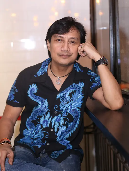 "Kita bikin limited. Vynil juga, sebagai terobosan kita. Ada 1000 Vynil dan 1000 CD hasil konser KLakustik, sekalian launch single terbaru KLa juga," tambahnya. (Andy Masela/Bintang.com)