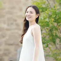 Ilustrasi perempuan cantik sederhana/copyright shutterstock.com/metamorworks