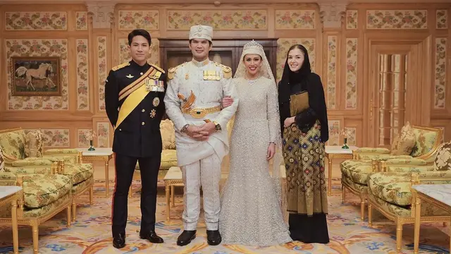 Potret kedua mempedlai bersama Pangeran Mateen.