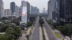 Foto udara memperlihatkan jalanan yang biasanya ramai di Jakarta pada 1 Mei 2022, setelah masyarakat kembali ke kampung halaman untuk merayakan Idul Fitri yang menandai berakhirnya bulan suci Ramadhan. (AFP/Bay Ismoyo)