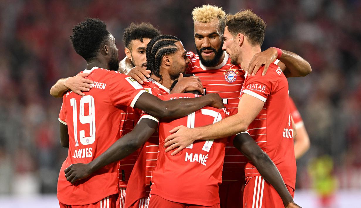 Bayern Munchen. Bayern Munchen menjadi klub penyumbang pemain terbanyak yang akan berlaga di Piala Dunia 2022 Qatar, yaitu mencapai 17 pemain. Jumlah ini sekaligus mematahkan rekor yang dibuat Manchester City pada Piala Dunia 2018 di Rusia, di mana The Citizens meloloskan 16 pemainnya. Jerman menjadi pemain terbanyak yang disumbang oleh Bayern Munchen yaitu sebanyak 7 pemain, berikutnya ada Prancis (4) dan sisanya masing-masing satu pemain untuk Kamerun, Belanda, Senegal, Maroko, Kroasia dan Kanada. (AFP/Christof Stache)