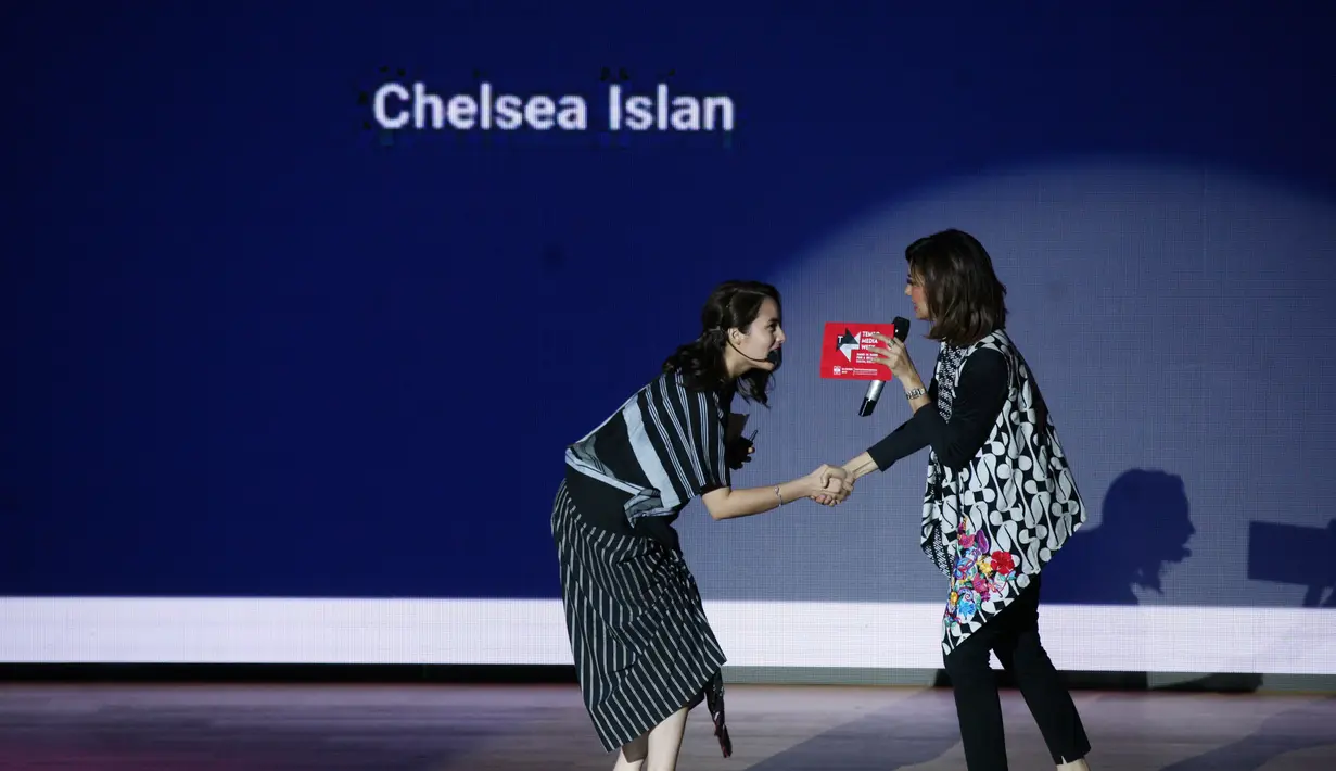 "Untuk bisa menjadi salah satu pemuda yang berbagi inspirasi dan berpendapat untuk Indonesia menuju 2045. Ini sesuatu yang luar biasa," kata Chelsea Islan di Perpustakaan Nasional, Jakarta Pusat, Minggu (26/11/2017). (Nurwahyunan/Bintang.com)