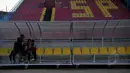   Penampakan tempat duduk pemain, pelatih dan official tim di Stadion H Agus Salim Padang, Jumat (16/1/2015). (Liputan6.com/Johan Tallo)