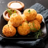 Resep bola kentang keju lumer./Copyright shutterstock.com/g/nelea33