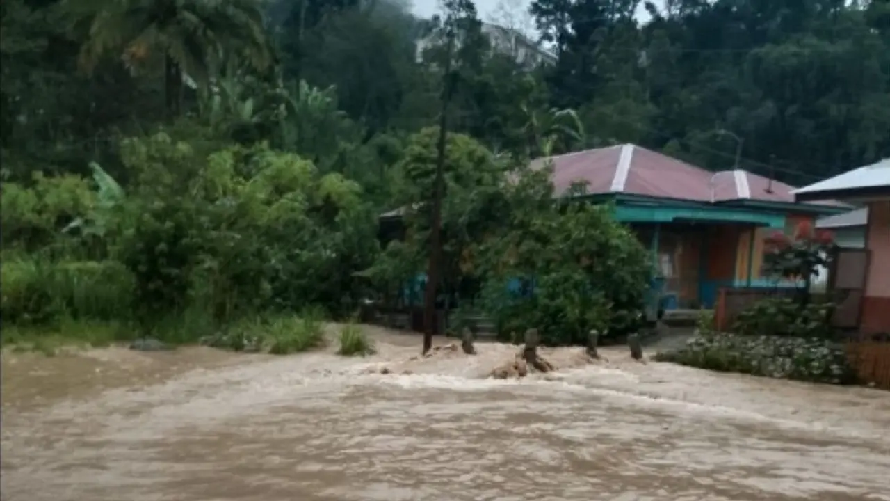 Banjir di Kabupaten Tapanuli Utara Sumatera Utara (Sumut).