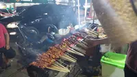 Kuliner Malam Jumat: Rahasia Sate Apjay Tunggal Bertahan di Tengah Banyak Tiruan