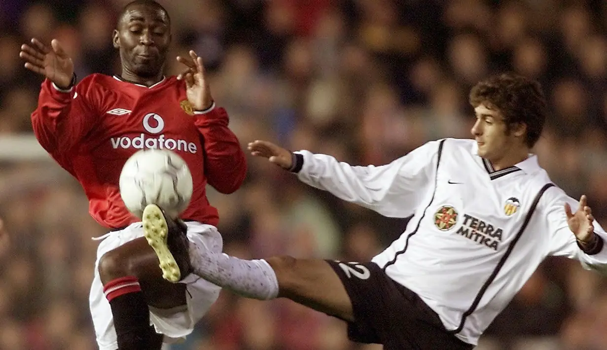 3. Andy Cole - Pemain Manchester United era 1995-2001 ini merupakan salah satu penyerang mematikan di masa nya. Andy Cole sering berpindah-pindah klub sepanjang kariernya, total 13 klub yang pernah dibelanya. (AFP/Christophe Simon)