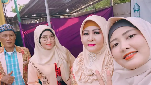 6 Potret Mella Rossa saat Tampil Berhijab, Adik Via Vallen