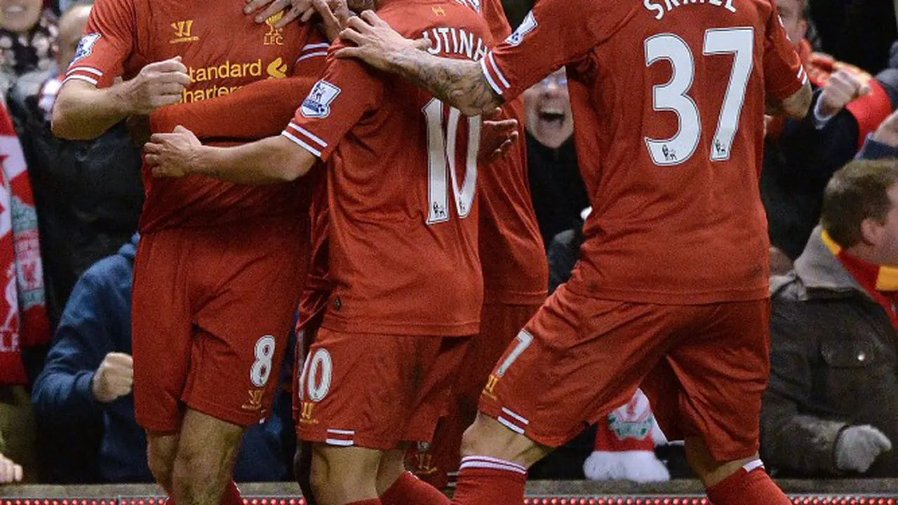 Steven Gerrard rayakan gol