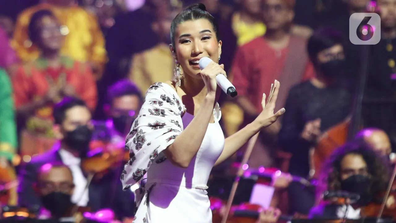 Penyanyi Cantik Christie Meriahkan Konser Elek Yo Band