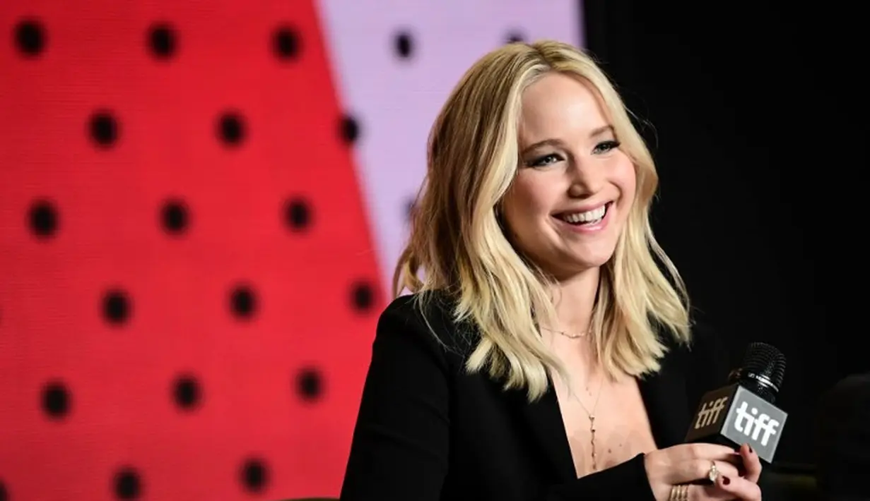 Lebih dalam aktris yang lebih akrab disapa JLaw ini menjelaskan bahwa ia berusaha untuk menghindari situasi yang tak menyenangkan di depan publik. (EMMA MCINTYRE / GETTY IMAGES NORTH AMERICA / AFP)