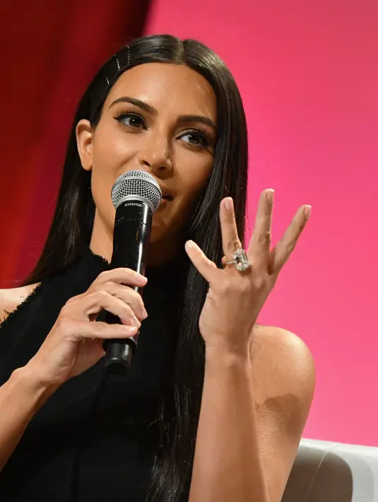 Melansir Hollywoodlife.com (27/10), seorang sumber mengatakan bahwa Kim merasa cara terbaik untuknya memulihkan kondisinya adalah dengan menjalankan kehidupan seperti biasa. (AFP/Bintang.com)