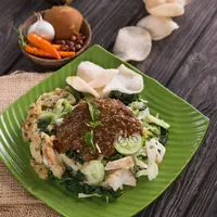 ilustrasi tipat cantok/copyright by Odua Images Shutterstock