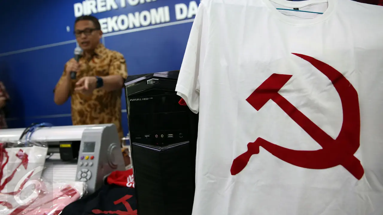 20161230-Polisi Tangkap Penjual Kaus Berlambang Palu Arit-Jakarta