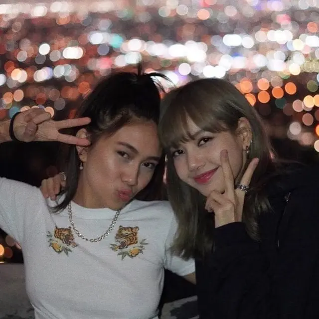 8 Potret Persahabatan Niki Zefanya dan Lisa Blackpink, Kembali Jadi Sorotan