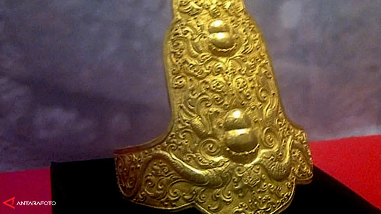 emas-museum-gajah-1130912b.jpg
