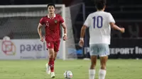 Pemain Timnas Indonesia U-23, Elkan Baggott, menguasai bola saat melawan Chinese Taipei U-23 dalam pertandingan Grup K Kualifikasi Piala Asia U-23 2024 di Stadion Manahan, Solo, Sabtu (9/9/2023). (Bola.com/Arief Bagus)