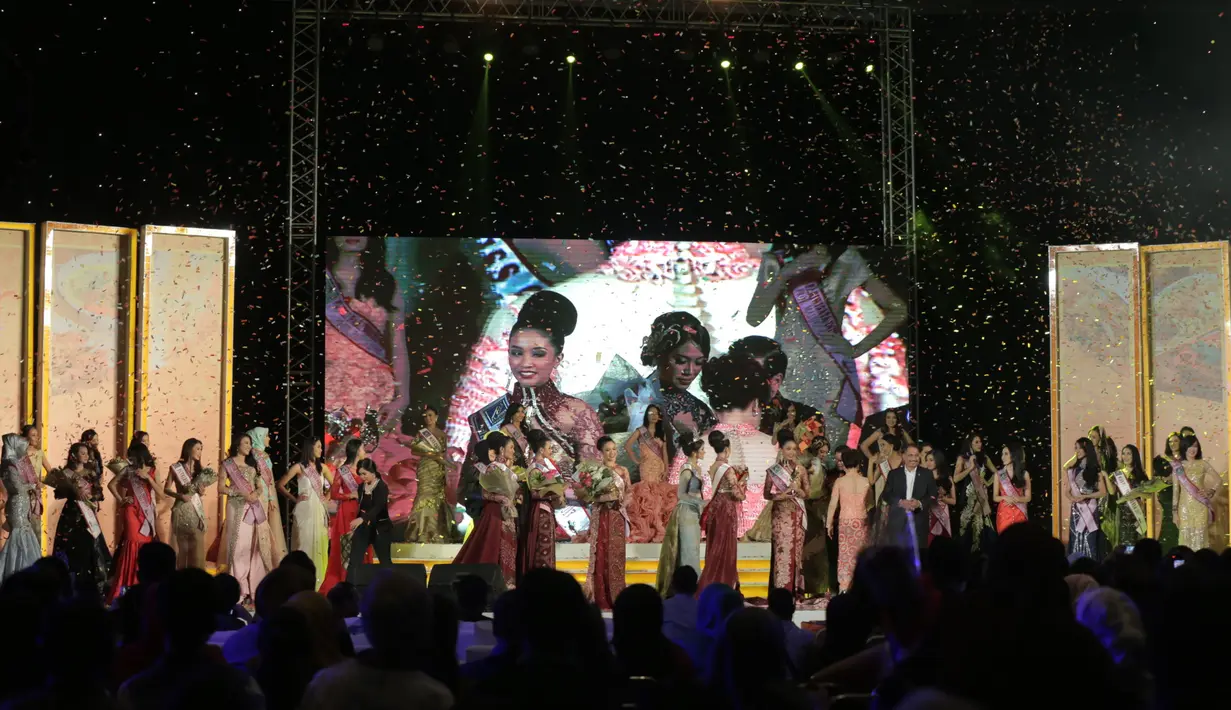 Ada juga RR Astira Intan Vernadeina dari DKI Jakarta 3 (Runner Up III, Miss Sport Tourism), dan Herliansa Chrisnasari Puspita dari Jawa Tengah (Runner Up IV, Miss Medical Tourism). Mereka pun akan lanjut ke tingkat Internasional. (Nurwahyunan/Bintang.com)