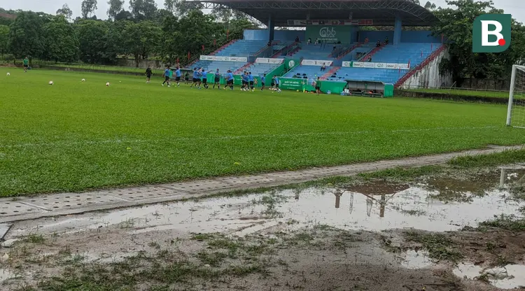 Becek, Suasana Tempat Latihan Timnas Indonesia