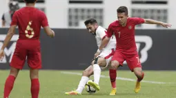 Gelandang Indonesia, Egy Maulana Vikri, saat melawan Yordania pada laga persahabatan di Stadion Wibawa Mukti, Jawa Barat,  Sabtu (13/10/2018). Indonesia menang 3-2 atas Yordania. (Bola.com/M Iqbal Ichsan)