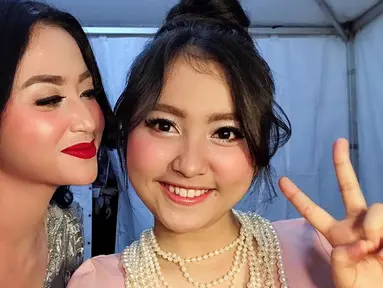 Memiliki paras cantik, Lebby pun sering mengunggah potretnya menawannya ke dalam media sosial Instagram @lebbywilayati. Banyak dari potretnya tersebut saat ia mengenakan makeup tebal karena untuk manggung maupun saat jadi model. (Liputan6.com/IG/@lebbywilayati)