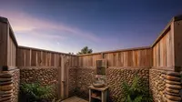9 Inspirasi Kamar Mandi Luar Rumah Sederhana di Kampung yang Asri &amp; Fungsional