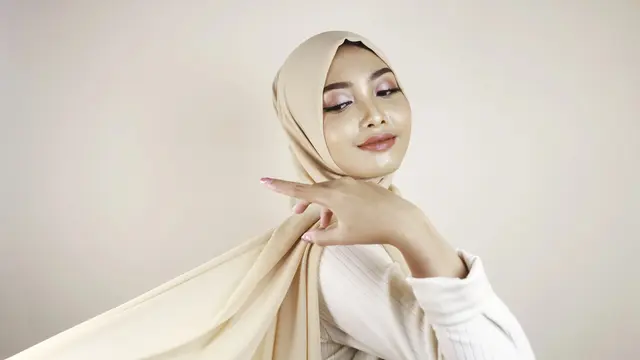 Mix & Match OOTD Lebaran dan Makeup, Dua Look Ini Bikin Penampilan Makin Stunning
