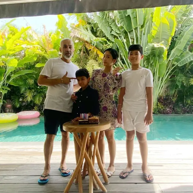 6 Momen Ulang Tahun Bunga Zainal yang ke-34 Tahun, Parasnya Dipuji Awet Muda